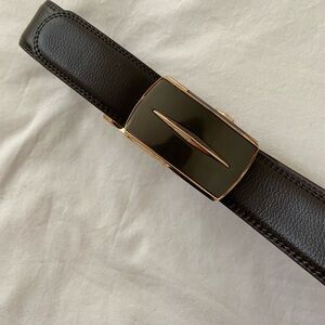 mens brown belt with metal buckle